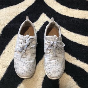 TOMS canvas lace up sneakers